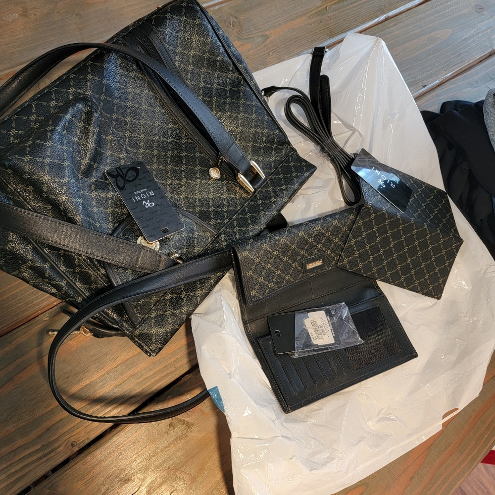BRAND NEW WITH TAGS RIONI PURSE BLACK WITH GOLD ZIPPER & WALLET